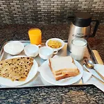 Goroomgo Hotel M J Agra Near Taj Mahal 950M