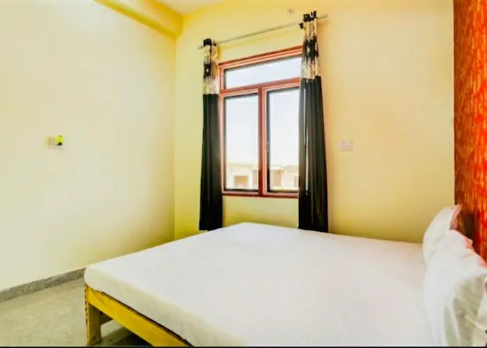 Goroomgo Hotel M J Agra Near Taj Mahal 950M
