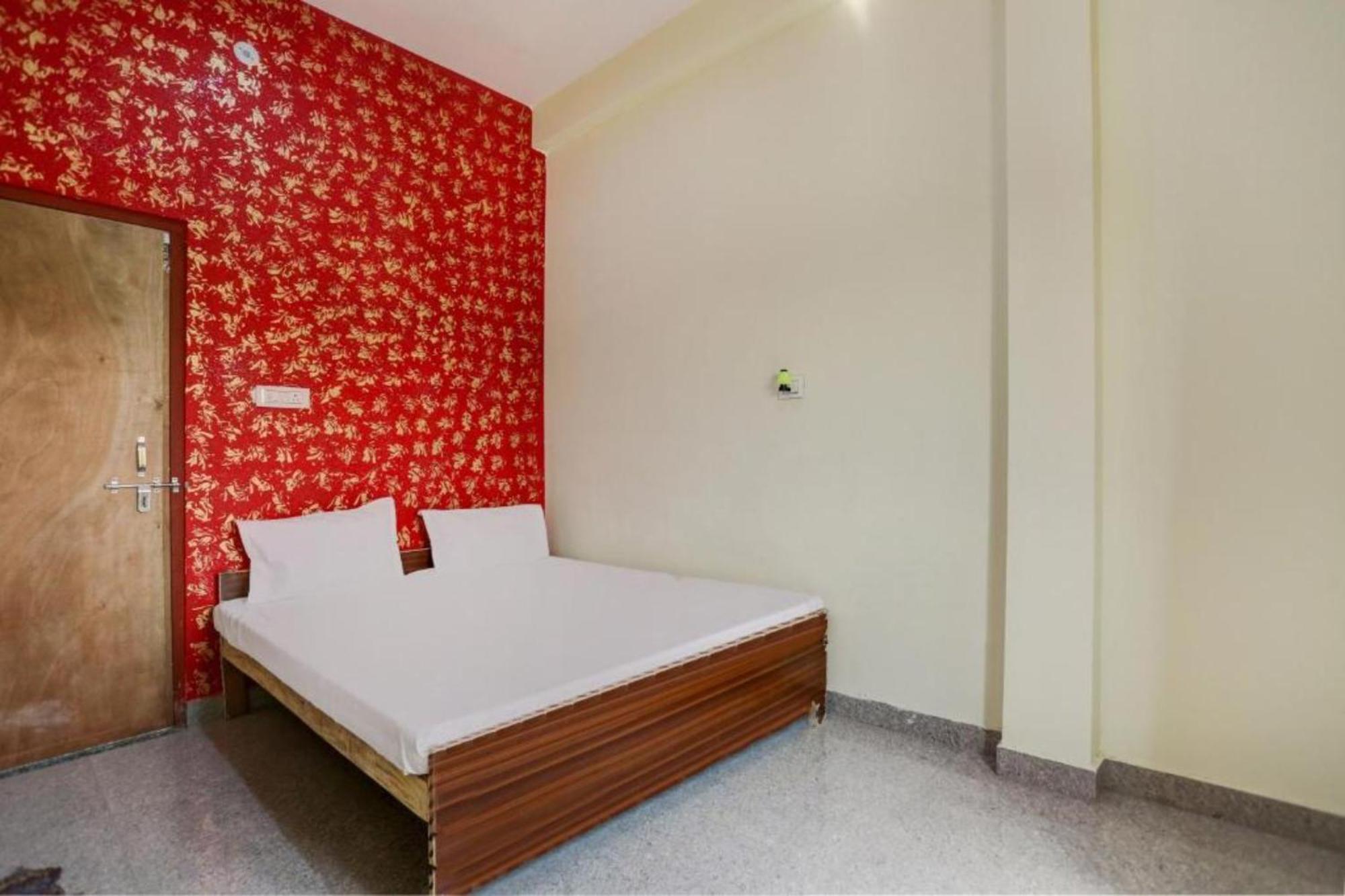 Hotel Goroomgo M J Agra Near Taj Mahal 950m