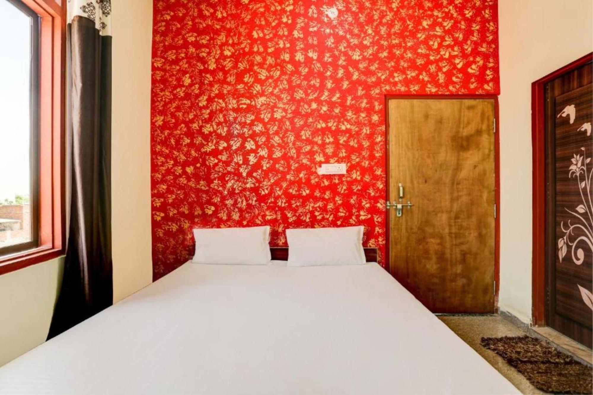 Hotel Goroomgo M J Agra Near Taj Mahal 950m