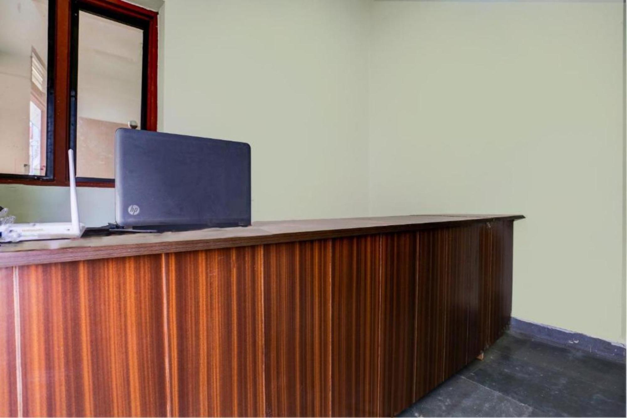 Hotel Goroomgo M J Agra Near Taj Mahal 950m