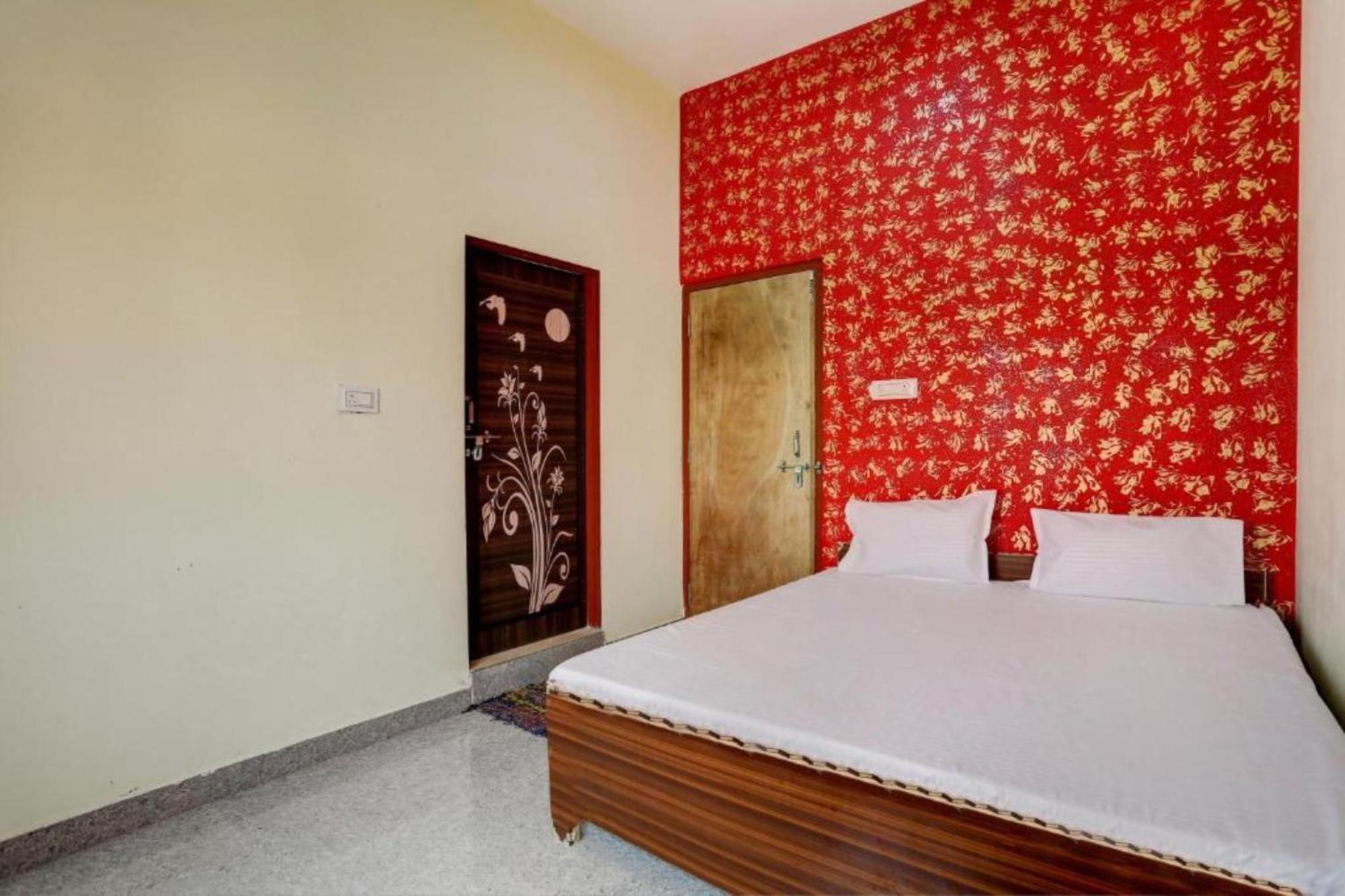 Hotel Goroomgo M J Agra Near Taj Mahal 950m 3*