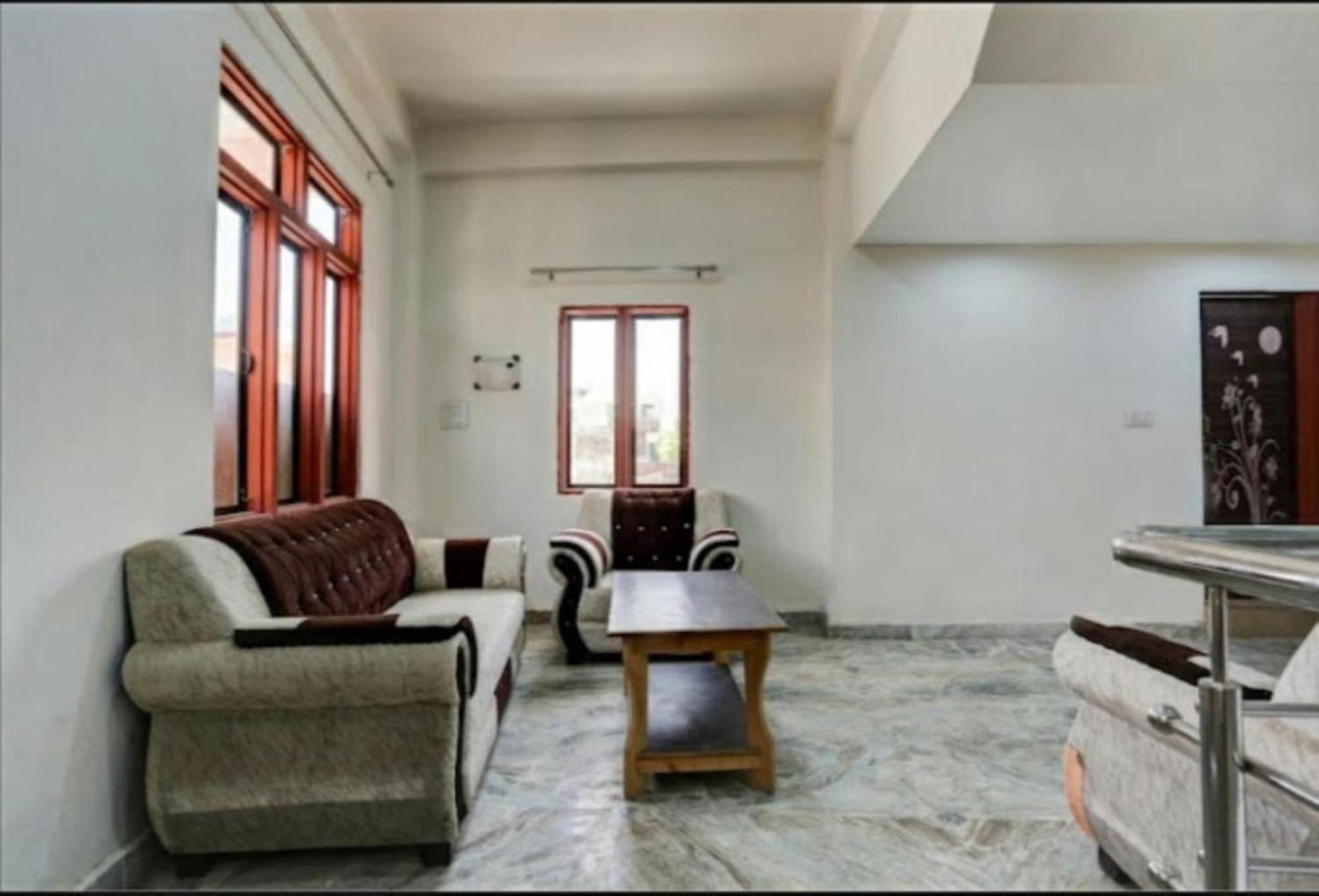 Goroomgo M J Agra Near Taj Mahal 950m Hotel