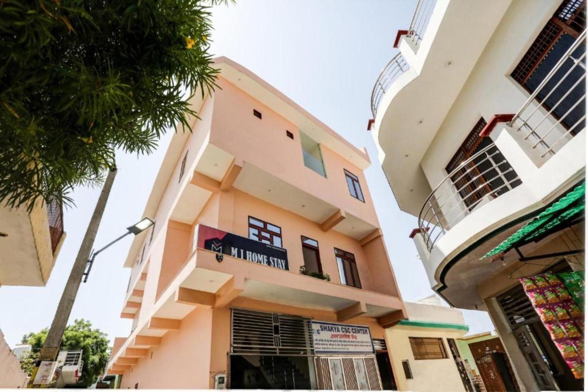Hotel Goroomgo M J Agra Near Taj Mahal 950m